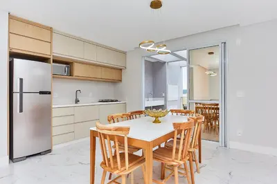 A planta de 1146 - Cobertura Duplex 3 SUITES em MARISCAL , sobre la calle principal, 50 M da Praia
