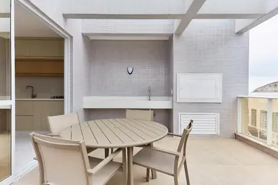 A planta de 1146 - Cobertura Duplex 3 SUITES em MARISCAL , sobre la calle principal, 50 M da Praia