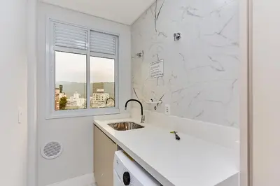 A planta de 1146 - Cobertura Duplex 3 SUITES em MARISCAL , sobre la calle principal, 50 M da Praia