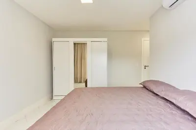 A planta de 1146 - Cobertura Duplex 3 SUITES em MARISCAL , sobre la calle principal, 50 M da Praia