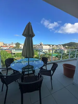 Uma vista geral da montanha ou uma vista da montanha a partir do apartamento