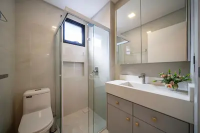 Uma casa de banho em Apartamento alto padrão 3 quartos c/piscina