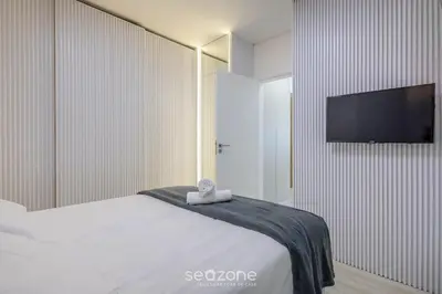 Uma cama ou camas num quarto em Apto c/ 3 suítes, churrasq. e vista mar DEN1301
