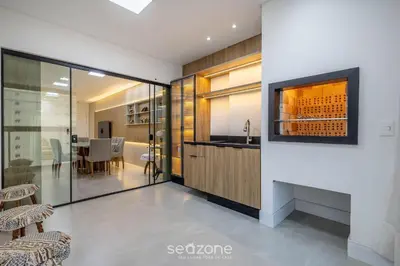 A cozinha ou kitchenette de Apto c/ 3 suítes, churrasq. e vista mar DEN1301