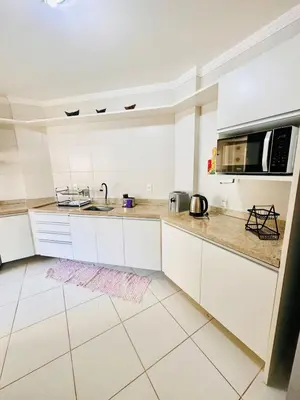 A cozinha ou kitchenette de Incrível Apartamento vista mar a poucos passos da praia com 3 dormitórios