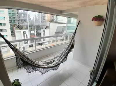 Uma varanda ou terraço em Quadra Mar com Ar mais Sacada Fechada sem insetos