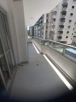 Uma varanda ou terraço em Apto 2 quartos com suíte recém reformado 50m praia