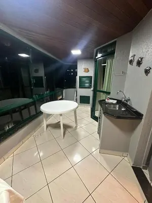 A cozinha ou kitchenette de Apartamento aconchegante frente mar, na Meia Praia