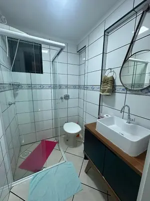 Uma casa de banho em Apartamento aconchegante frente mar, na Meia Praia