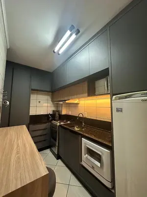 A cozinha ou kitchenette de Apartamento aconchegante frente mar, na Meia Praia