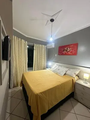 Uma cama ou camas num quarto em Apartamento aconchegante frente mar, na Meia Praia