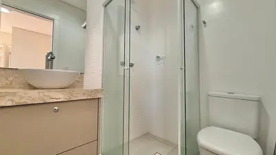 Uma casa de banho em Cobertura Duplex para Locação de Temporada em Canto Grande!