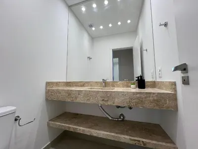 A planta de 013B - Lindo apartamento na praia de Bombas.