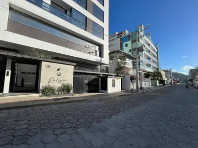 A planta de 013B - Lindo apartamento na praia de Bombas.