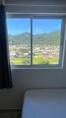 Uma vista geral da montanha ou uma vista da montanha a partir do apartamento