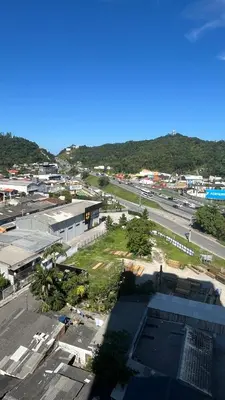 Uma vista geral da montanha ou uma vista da montanha a partir do apartamento