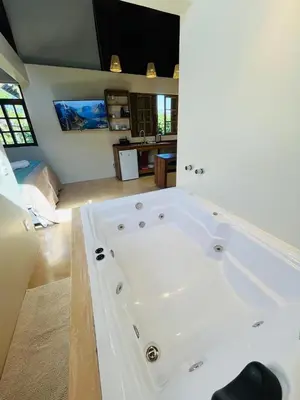 Uma casa de banho em Studio Na Natureza Com Hidro - Baoba Suites