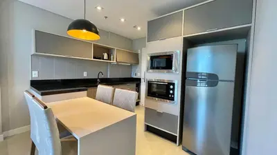 A cozinha ou kitchenette de Flat com Vista Mar • Conforto e Lazer em Itapema