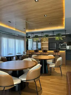 Um restaurante ou outro lugar para comer em Flat Liv Exclusive