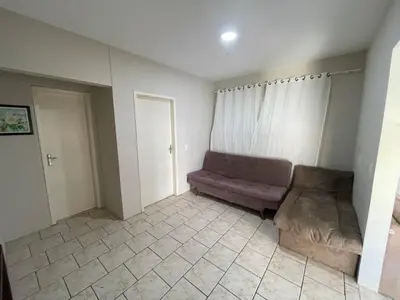 Uma área de estar em Casa para 9 Pessoas c Churrasqueira