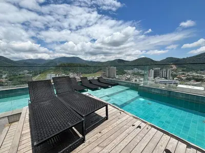 Uma vista geral da montanha ou uma vista da montanha a partir do apartamento