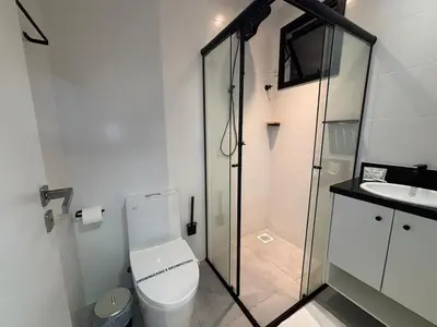 Uma casa de banho em Studio com vista mar para até 3 pessoas em Itapema