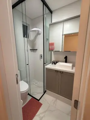 Uma casa de banho em Apartamento Pereque 300 metros da praia
