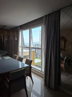 Uma área de estar em Apartamento, confortável e com ótima localização!