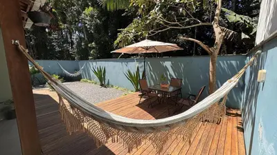 Um jardim no exterior de Casa na Praia Balneário Camboriú
