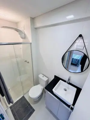 Uma casa de banho em apartamento dos coqueiros