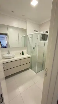 Uma casa de banho em PRAIA de BOMBAS AP 303 RESIDENCIAL BREEZE