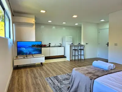 Uma cama ou camas num quarto em CURTA!|223| Studio Vivendas Novo & Completo