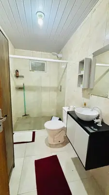 Uma casa de banho em Casa com 3 Dormitórios em Zimbros