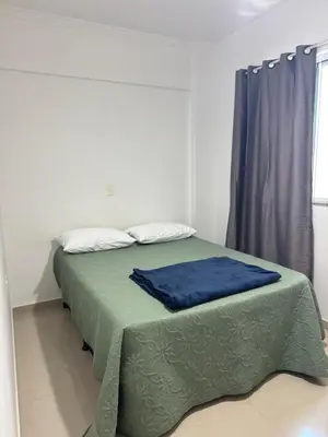 Uma cama ou camas num quarto em Apartanento familiar para 9 pessoas, 500 metros da praia de Bombinhas, Santa Catarina