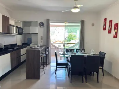 A cozinha ou kitchenette de Apartanento familiar para 9 pessoas, 500 metros da praia de Bombinhas, Santa Catarina