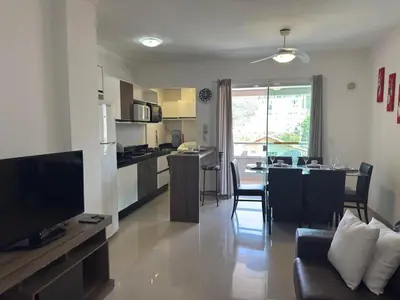 A cozinha ou kitchenette de Apartanento familiar para 9 pessoas, 500 metros da praia de Bombinhas, Santa Catarina