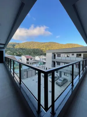 Uma vista geral da montanha ou uma vista da montanha a partir do apartamento