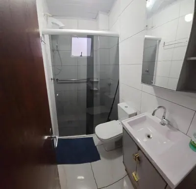 Uma casa de banho em apto 2 quartos á 1 quadra do mar