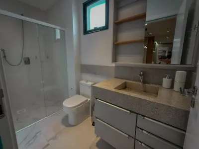 Uma casa de banho em Infinity Tower Flat 1105