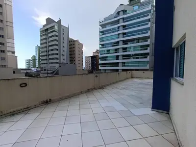 O edifício onde o apartamento está situado
