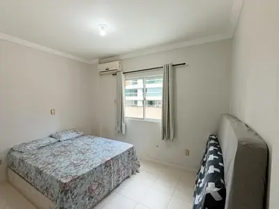 Uma cama ou camas num quarto em Meia Praia Itapema Apartmento até 10 pessoas
