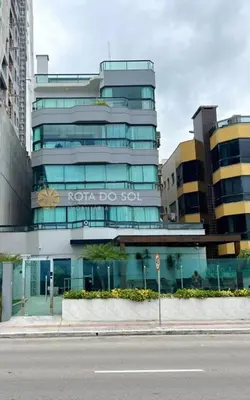 O edifício onde o apartamento está situado