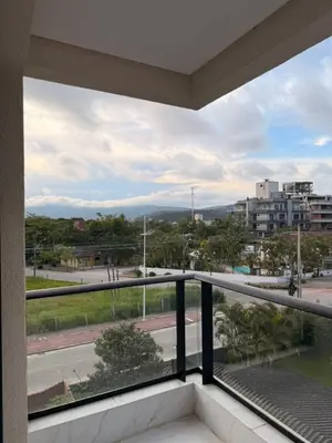 Uma vista geral da montanha ou uma vista da montanha a partir do apartamento