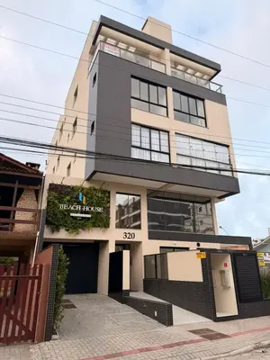 O edifício onde o apartamento está situado