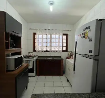 A cozinha ou kitchenette de Casa de três dormitórios na praia de Palmas