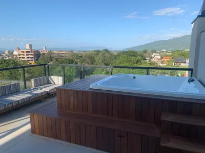 Uma vista geral da montanha ou uma vista da montanha a partir do apartamento