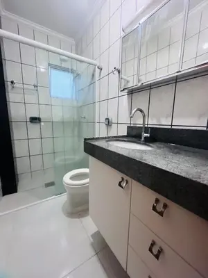 Uma casa de banho em Apartamento quadra mar no centro de Itapema