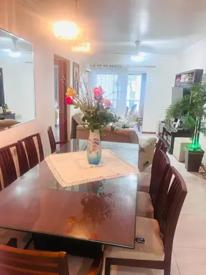 Uma área de estar em Apartamento quadra mar no centro de Itapema