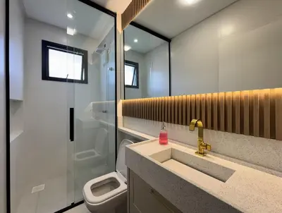 Uma casa de banho em Invictus Residence 204 – Apartamento amplo com ar-condicionado em todos os cômodos, localizado próximo a comércios e a apenas 250 metros da praia
