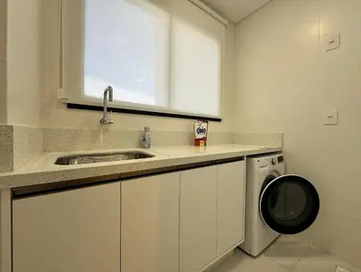 A planta de Invictus Residence 204 – Apartamento amplo com ar-condicionado em todos os cômodos, localizado próximo a comércios e a apenas 250 metros da praia